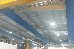 Industrial ceiling with crane and air duct system
